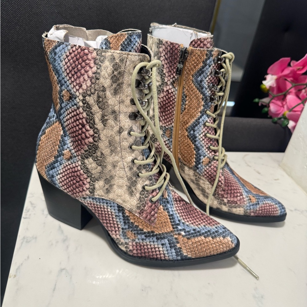 ARIDER GIRL Snakeskin Lace-Up Ankle Boots - Multicolor - Picture 4 of 10